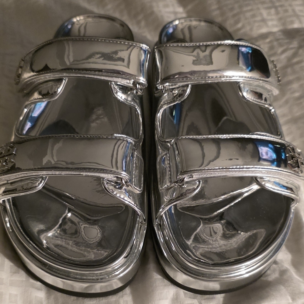 TORY BURCH SILVER METALLIC SANDALS